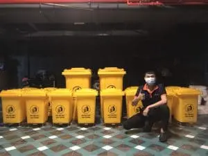 ROC giao thùng rác y tế cho khách hàng tại TPHCM