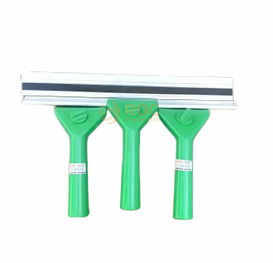 Cây gạt kính bằng nhựa giá tốt tại ROC
