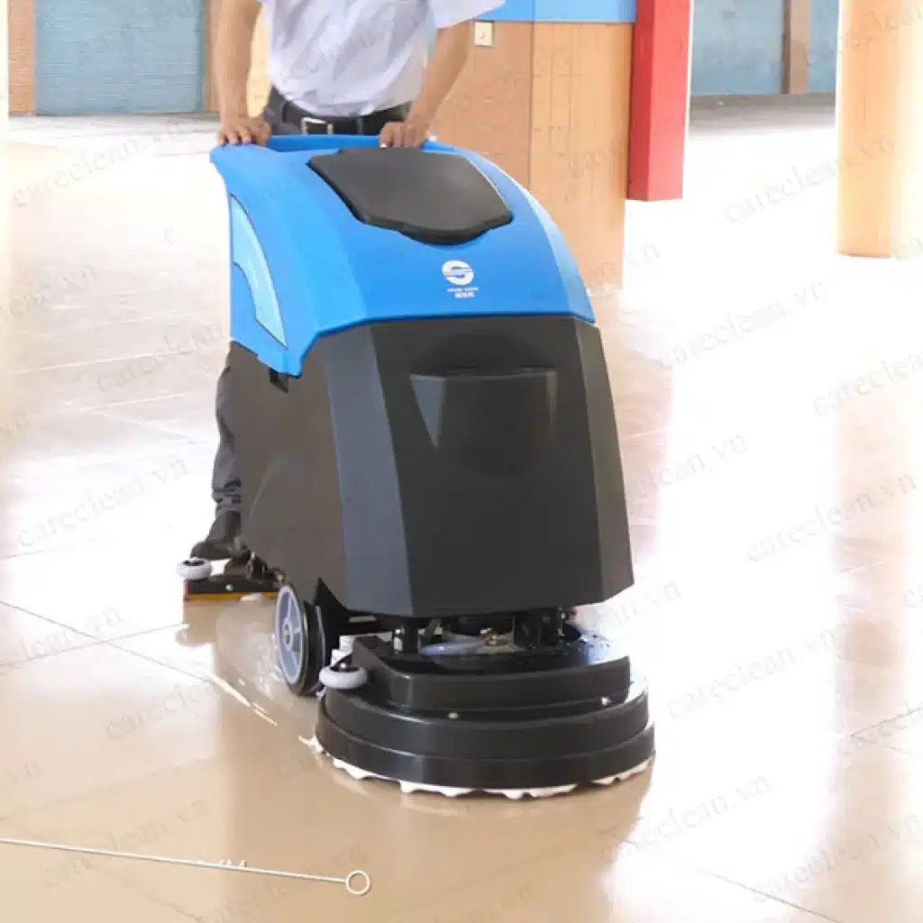 Máy chà sàn liên hợp CleproX X-550B tại ROC