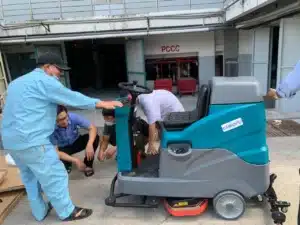 Máy chà sàn liên hợp ngồi lái C100B