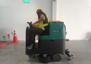 Máy chà sàn liên hợp ngồi lái Clepro C100B New