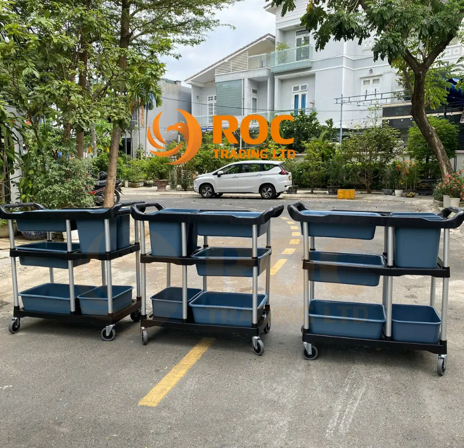 Xe nhựa thu dọn thức ăn tại ROC 