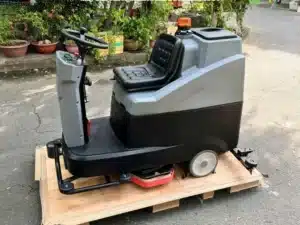 Máy chà sàn liên hợp ngồi lái HC A60B ứng dụng đa dạng